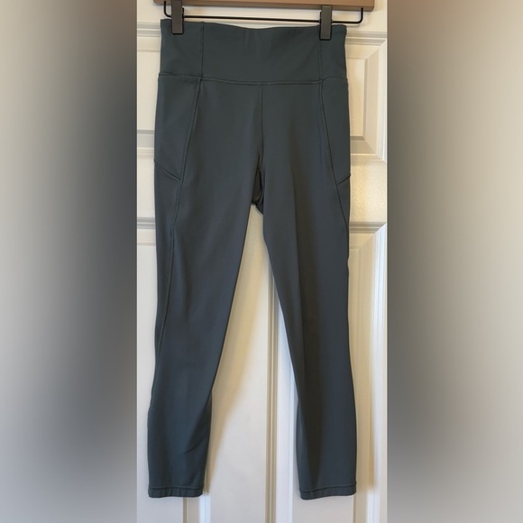 Lululemon Final Lap Crop Athletic Leggings Size 4 - Picture 2 of 11